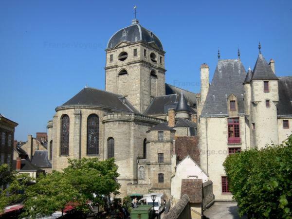 Santa Maria Villa Saint-Ouen-de-Mimbré Exterior photo